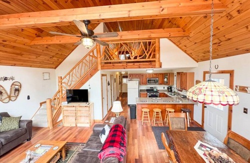 Inlet Cabina | Cozy Adirondack Mountain Cabin- Inlet, NY - Sleeps 9!