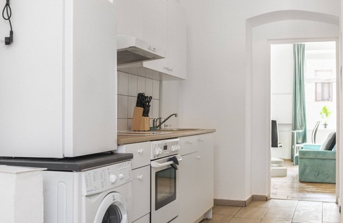 Rudolfsheim-Funfhaus Apartamento | Cozy & Affordable: 2BR Apt. at Superb Location