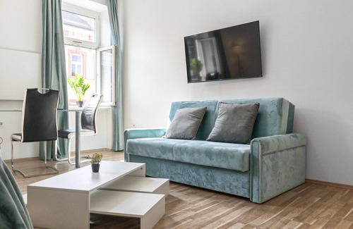 Rudolfsheim-Funfhaus Apartamento | Cozy & Affordable: 2BR Apt. at Superb Location