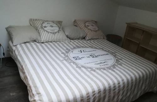 Velaux Apartamento | Cozy and air-conditioned independent apartment on the edge of the pine forest
