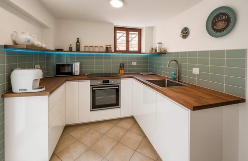 La Pietraia Apartamento | Cozy Alghero Getaway - walk to the beach & relax on the patio