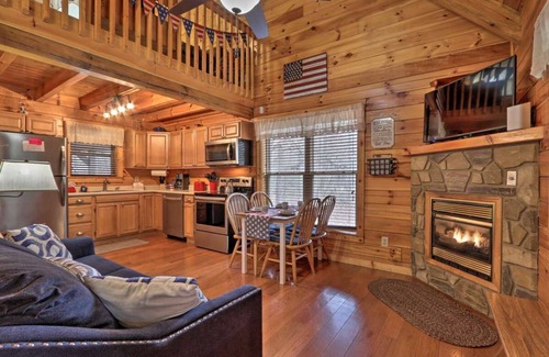 Cosby Cabina | Cozy `American Dream` Cabin w/ Hot Tub, Loft & BBQ!!!