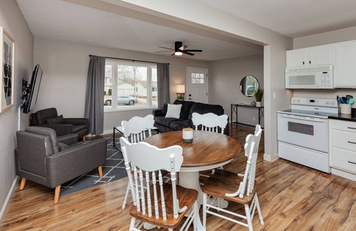 Ames Casa | Cozy Ames retreat located near Iowa State University