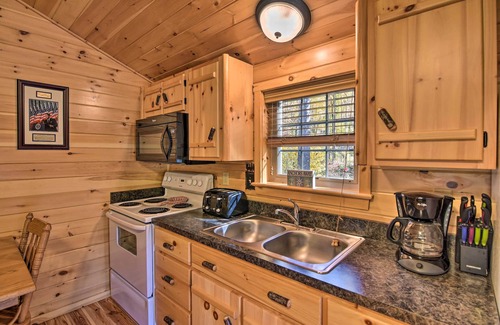 St George Cabina | Cozy ‘Anchors Away’ Cabin Hideaway w/ Fire Pit!