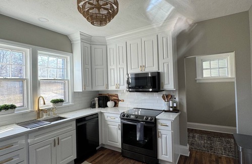 Sioux Falls Casa | Cozy and accomodating designer home near downtown and McKennan Park - sleeps 10+