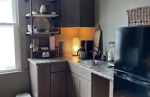 Little Falls Apartamento | Cozy and artistic Pied-a-Terre, perfect for a weekend romantic getaway.
