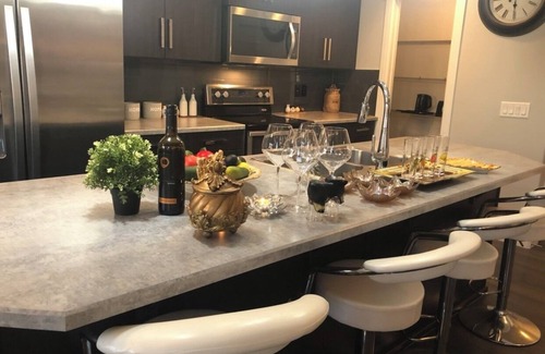 Southwest Edmonton Casa | Cozy and beautiful three bedroom house close to lake