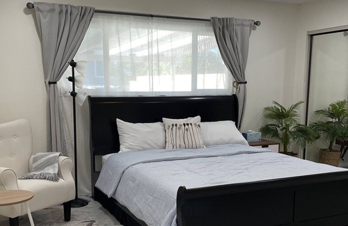 Chino Casa | Cozy and big bedroom with private bathroom