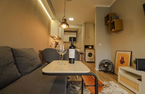 Cedofeita Apartamento | Cozy and Charming Apartment in the Heart of Porto with Balcony for 4 people