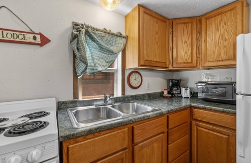 Rapid City Cabina | Cozy and Clean Cabin Thirty Minutes from Mt Rushmore - In Rapid City On Canyon Lake Thirty Minutes from Mt Rushmore
