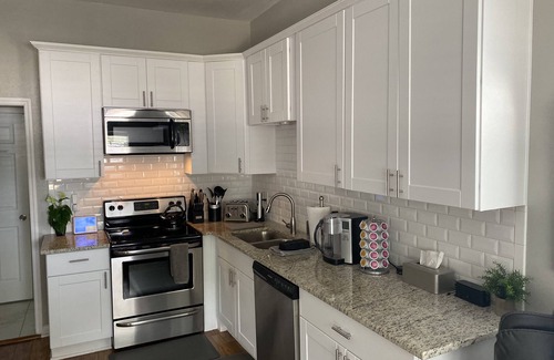 Historic Uptown Casa | ** Cozy and Clean Luxury Bungalow close to Beach and Downtown St. Petersburg **