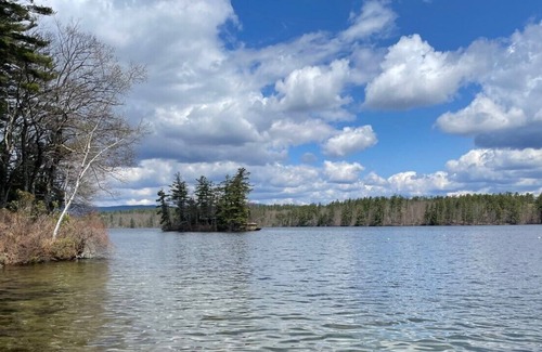 Holderness Cabaña | Cozy and comfortable cottage on Squam