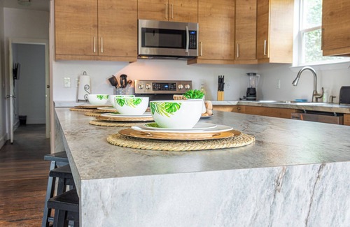 Eastside Promise Neighborhood Cabaña | Cozy and Gorgeous 2br/1ba Near Amazing Downtown