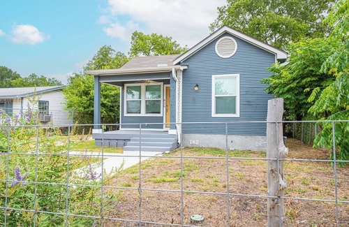 Eastside Promise Neighborhood Cabaña | Cozy and Gorgeous 2br/1ba Near Amazing Downtown