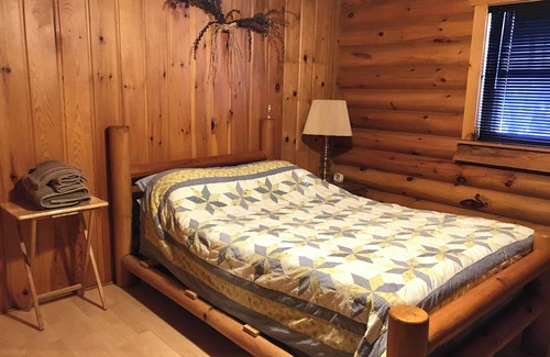 Rolette County Cabina | Cozy and peaceful 1-bedroom cabin with loft near peaceful Saint John, ND