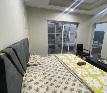 Multan Apartamento | Cozy and Peaceful 2 Bedroom Luxury Apartment