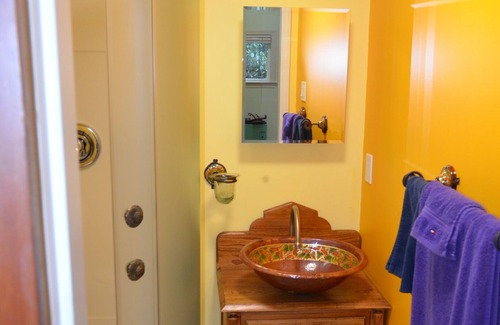 Courtenay Cabaña | Cozy and private self-contained bachelor cottage