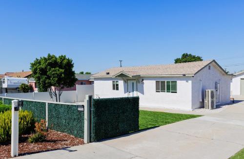 Fontana Casa | Cozy and Quiet Front House