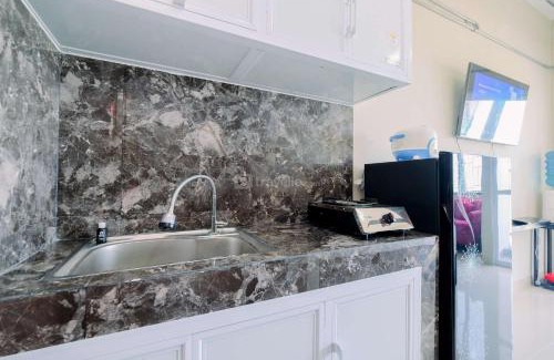 Tajur Halang Apartamento | Cozy and Restful Studio LRT City Sentul - Royal Sentul Park Apartment By Travelio