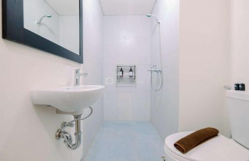 Tajur Halang Apartamento | Cozy and Restful Studio LRT City Sentul - Royal Sentul Park Apartment By Travelio
