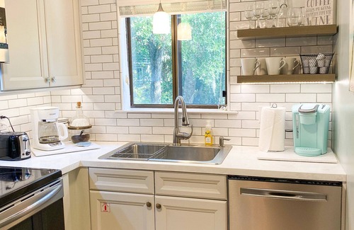 Fernandina Beach Condominio | Cozy and Secluded 2BR / 2BA fully equipped condo just a short walk to the beach