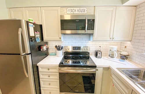 Fernandina Beach Condominio | Cozy and Secluded 2BR / 2BA fully equipped condo just a short walk to the beach