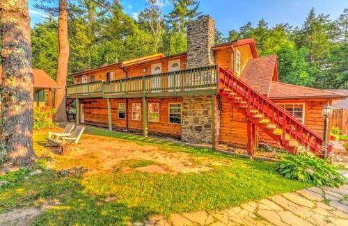 Canadensis Casa | Cozy and Secluded Cabin with a Fireplace in the Poconos Mountains of Pennsylvania