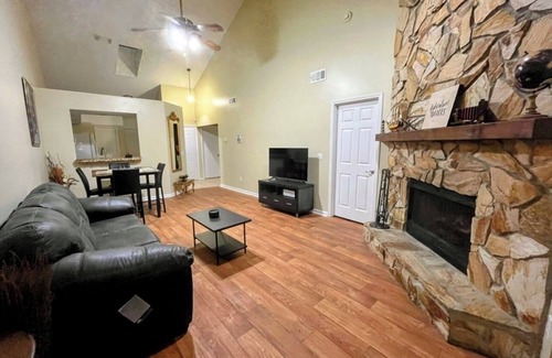 Arlington Casa | Cozy and serene house w/ office space. Pet-Friendly!