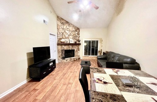 Arlington Casa | Cozy and serene house w/ office space. Pet-Friendly!
