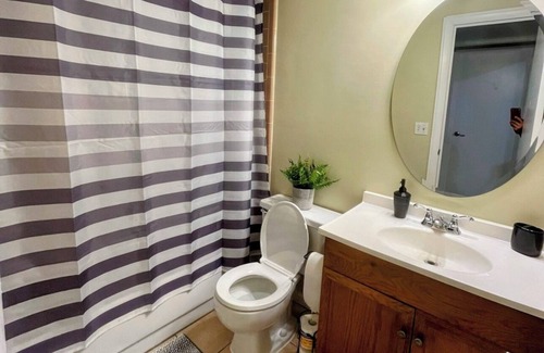 Arlington Casa | Cozy and serene house w/ office space. Pet-Friendly!