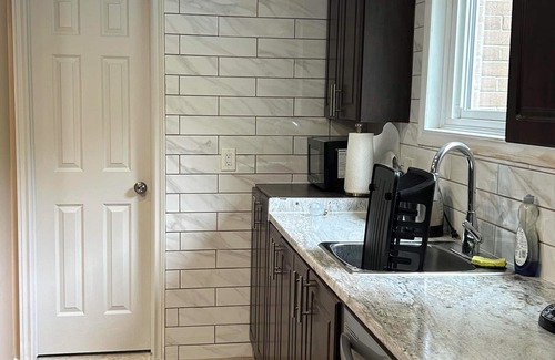 Barrie Casa | Cozy and Spacious 4 bedrooms, 1.5 bathroom, private yard for the whole family.