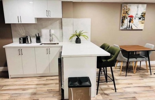 Kitchener Apartamento | Cozy and sparkling 2 Bedroom Suite