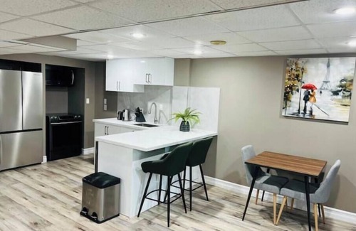 Kitchener Apartamento | Cozy and sparkling 2 Bedroom Suite