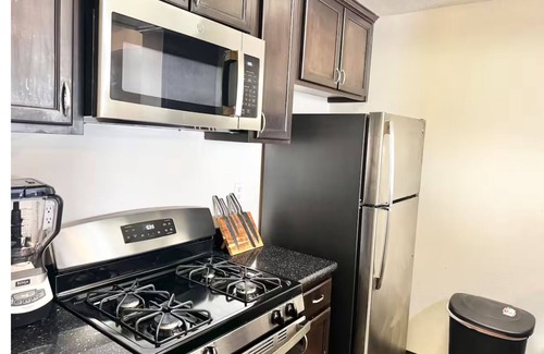 Miracle Mile Apartamento | Cozy and Stylish Unit