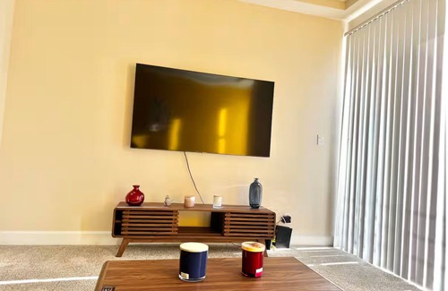 Miracle Mile Apartamento | Cozy and Stylish Unit