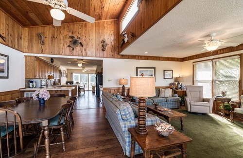 Litchfield by the Sea Casa | Cozy and Tranquil Creekfront Cottage in Litchfield