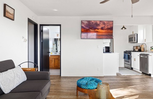 Sylvia Park Casa | Cozy and Tranquil 2 bdrm/2ba Home in the Hills of Topanga