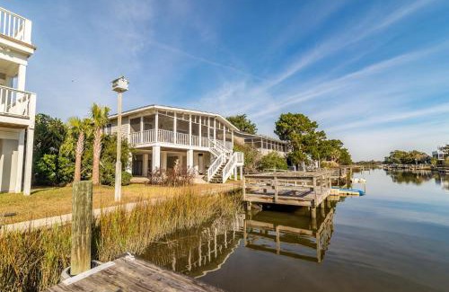 Litchfield by the Sea Casa | Cozy and Tranquil Creekfront Cottage in Litchfield