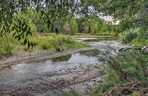 Columbus Apartamento | Cozy Anglers Apt - Steps to Trout Fishing River!