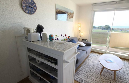 Donville-les-Bains Apartamento | Apartamento acogedor con balcón, vista al mar, Internet y parking en Donville-les-Bains