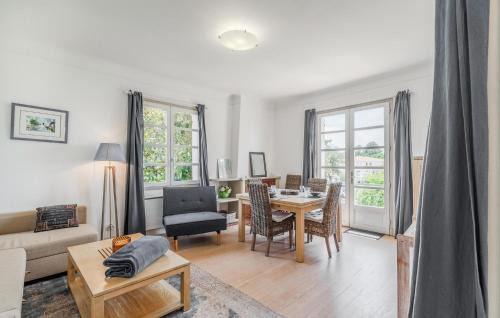 Saint-Palais-sur-Mer Apartamento | Cozy Apartment In Saint-Palais-Sur-Mer