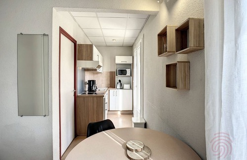 Lamalou-les-Bains Apartamento | Apto. acogedor con balcón, cerca del centro y las termas, wifi y mascotas bienvenidas.