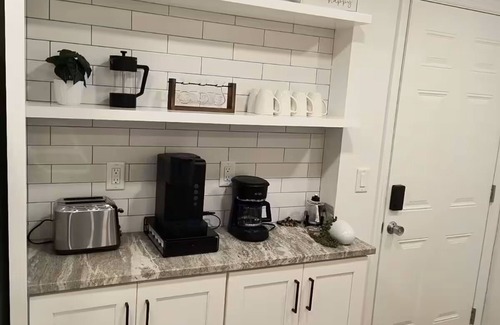 Ridge Wood Heights Apartamento | Cozy Apartment 10 Min From Beach or Downtown / Covered Patio & Grill / Sleeps 4