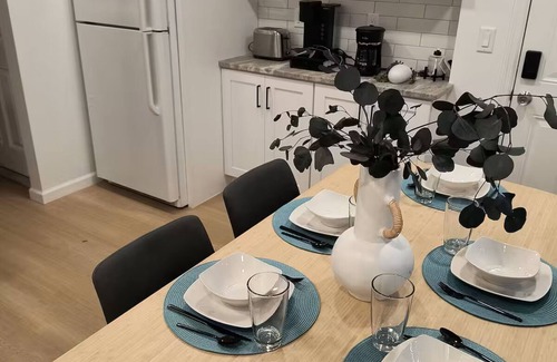 Ridge Wood Heights Apartamento | Cozy Apartment 10 Min From Beach or Downtown / Covered Patio & Grill / Sleeps 4