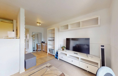 East Acton Apartamento | Cozy Apartment - 10 minutes to Train Station