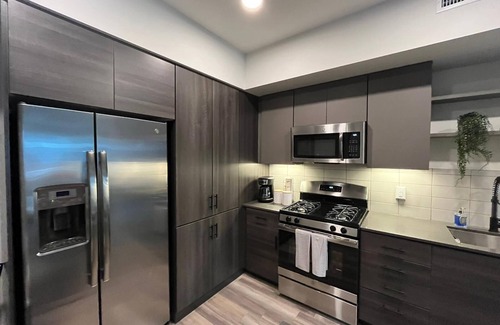 Orange Apartamento | Cozy apartment 10 minutes from Disney and Angel’s Arena