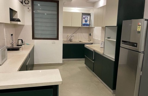 Gurugram Apartamento | Cozy Apartment 5min walk to the best hangout places in Gurgaon . feel like home.