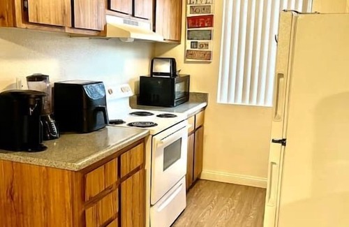 Winchester Apartamento | Cozy apartment 9mins drive from the strip