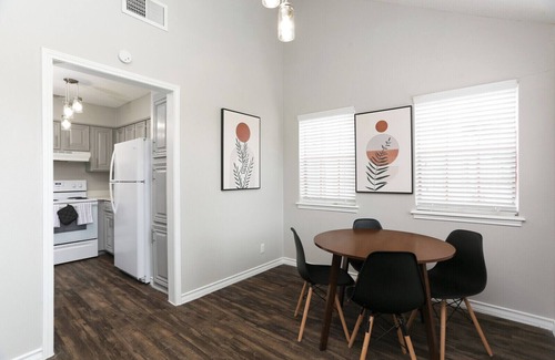 Oakwell Farms Apartamento | Cozy Apartment close to Airport
