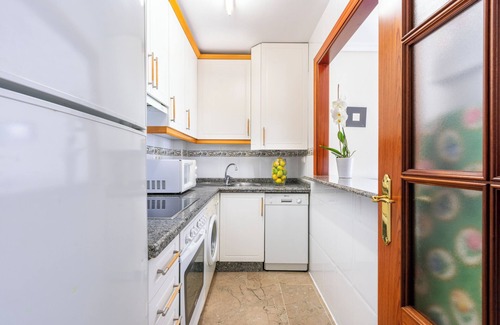 Torremolinos Apartamento | Acogedor Apartamento Colina del Bajondillo con Wi-Fi, Piscina